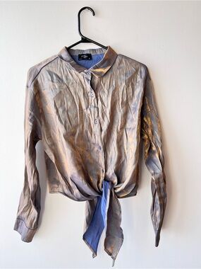 milk & honey Iridescent Tie-Front Shirt Large